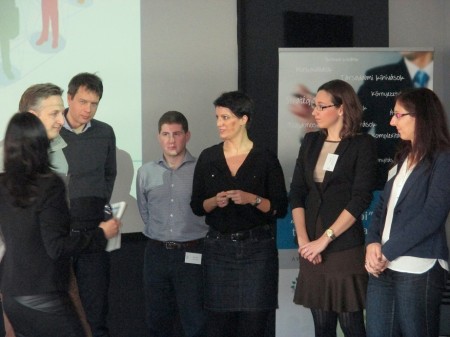 Alkalmazkodik vagy kontrollál a gazdasági szektor?