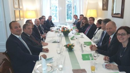 Kanálcsörgés és felelős üzleti magatartás – üzleti ebéd a holland nagykövetnél