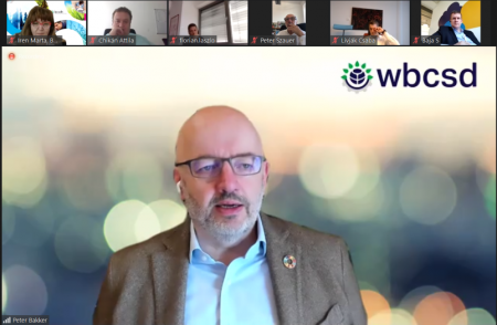 „Az érdekelt felek kapitalizmusának ideje jött el –a fejlődésért, az emberekért és a bolygóért működő globális gazdaság kora” – Peter Bakker, az Üzleti Világtanács a Fenntartható Fejlődésért elnöke tartott inspiráló beszédet meghatározó vállalati vezetőknek