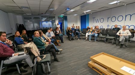 Miért búg másképp a telefon, ha külföldről hívnak? – Izgalmas laborbejárás a Nokiánál „A jövő vezetői” Alumni találkozón